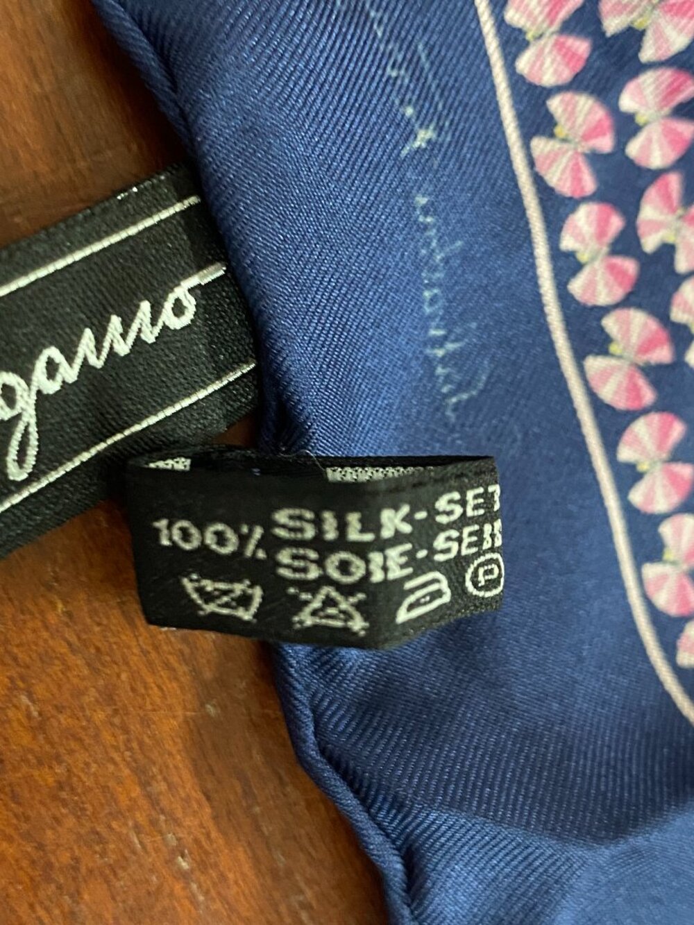 Salvatore Ferragamo 100% Silk - Pocket Square – – 16” x 16” - Picture 6 of 6